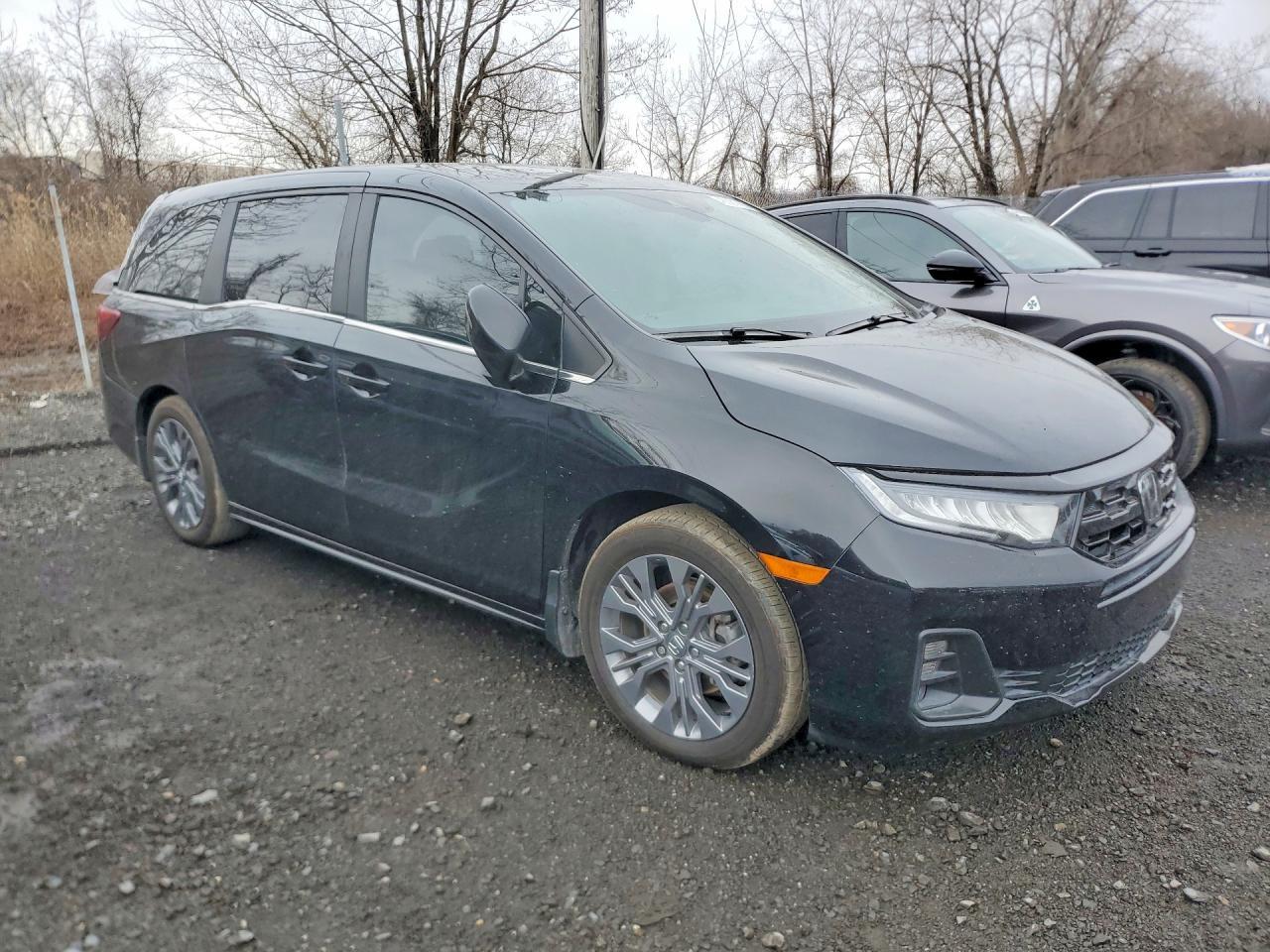 2025 Honda Odyssey Touring - Image 4