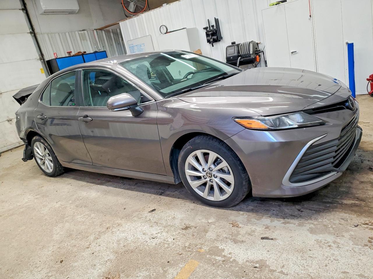 2024 Toyota Camry Le - Фото 4