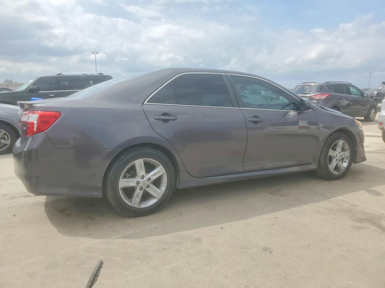 2014 Toyota Camry Se - Фото 3