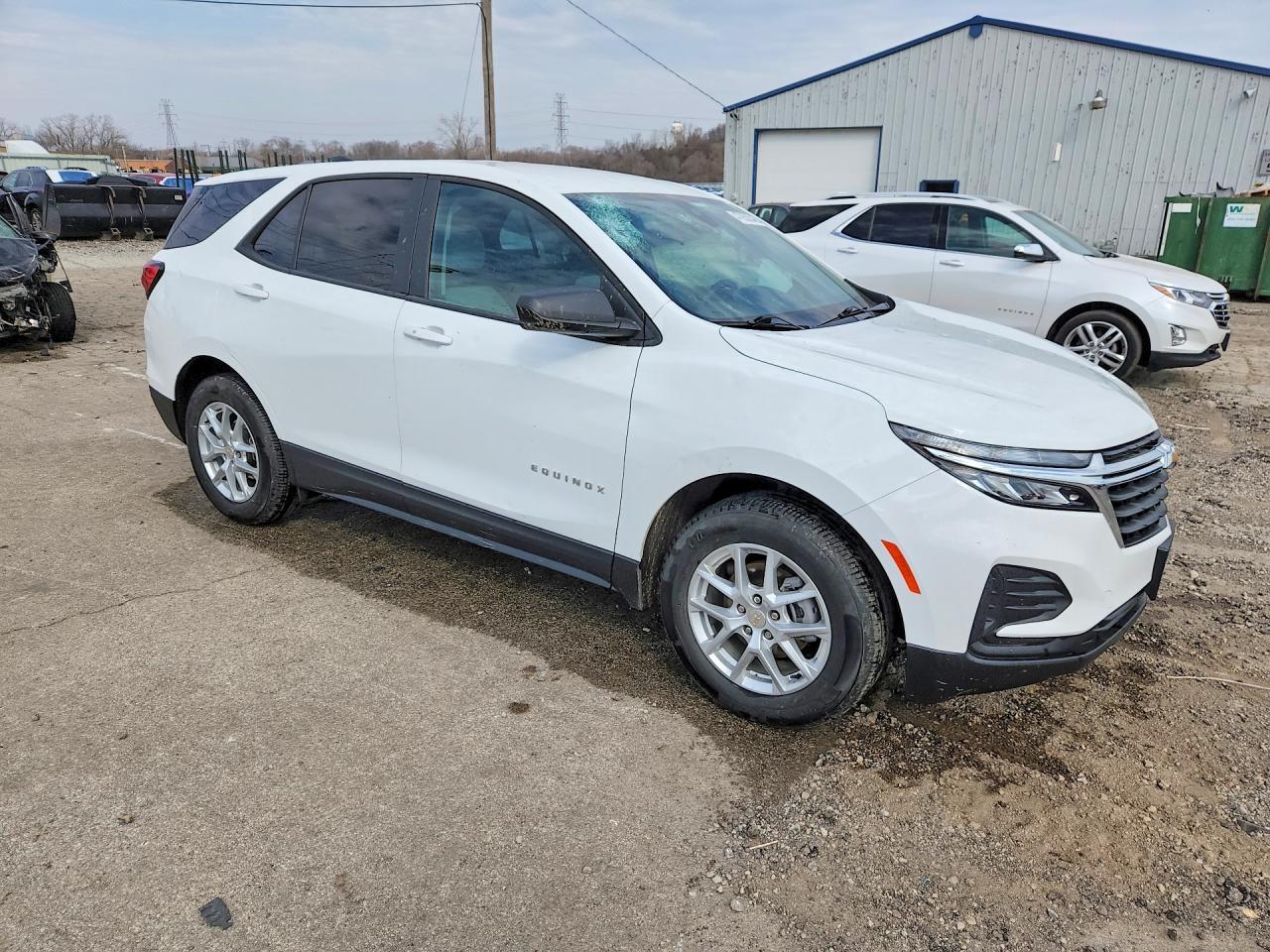 2022 Chevrolet Equinox Ls - Фото 4