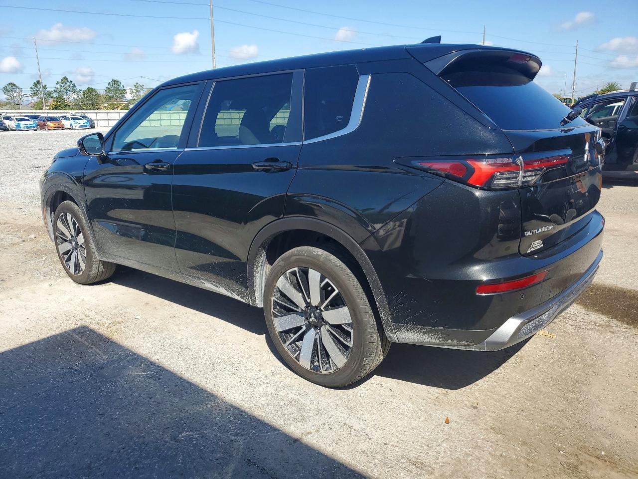 2025 Mitsubishi Outlander Se - Image 2