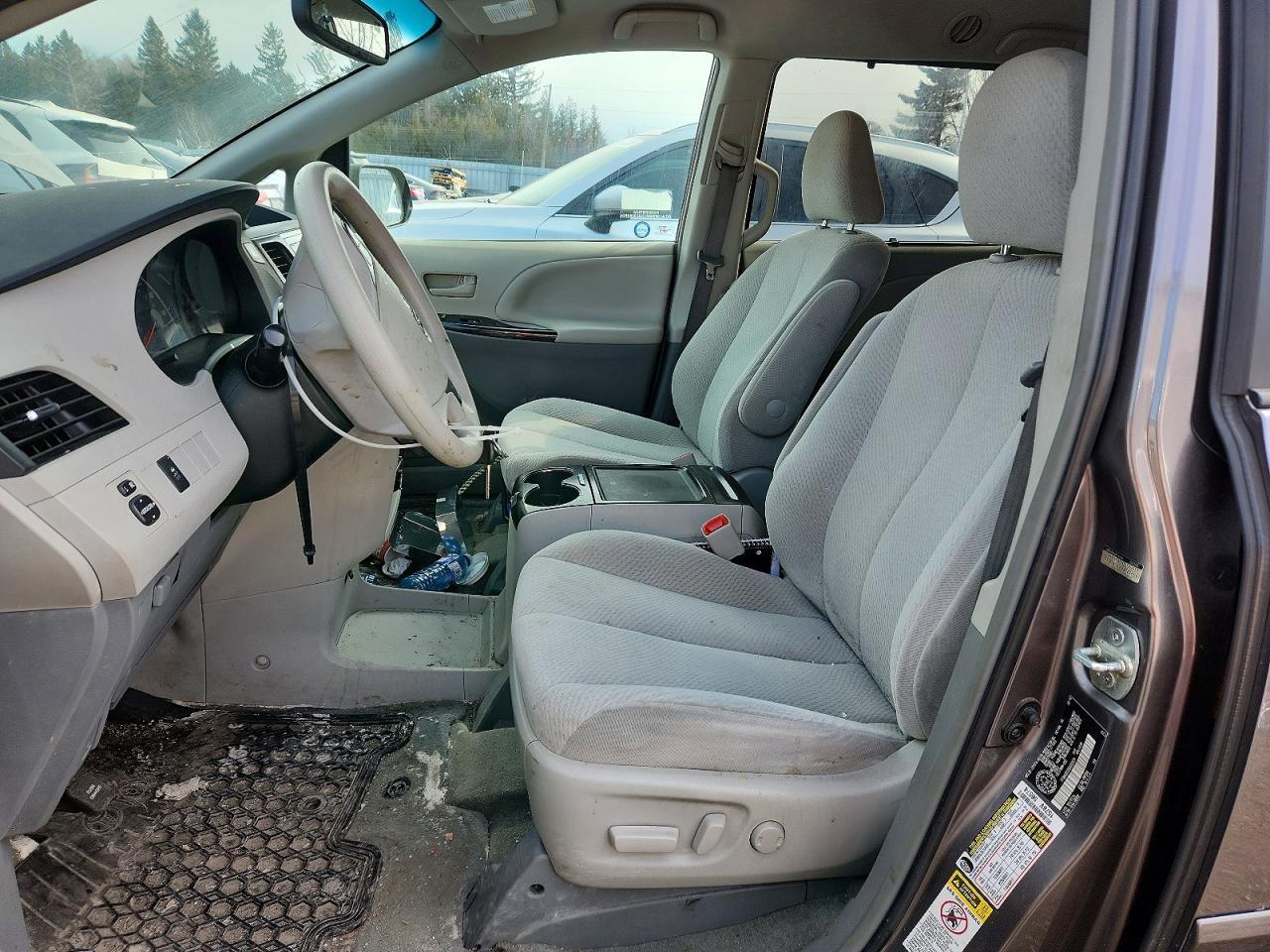 2013 Toyota Truck/Van Sienna Le V6 - Image 7