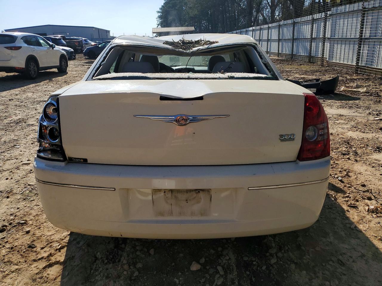 2008 Chrysler 300 Touring - Image 6