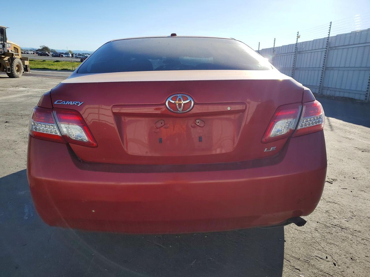 2011 Toyota Camry Le - Image 6