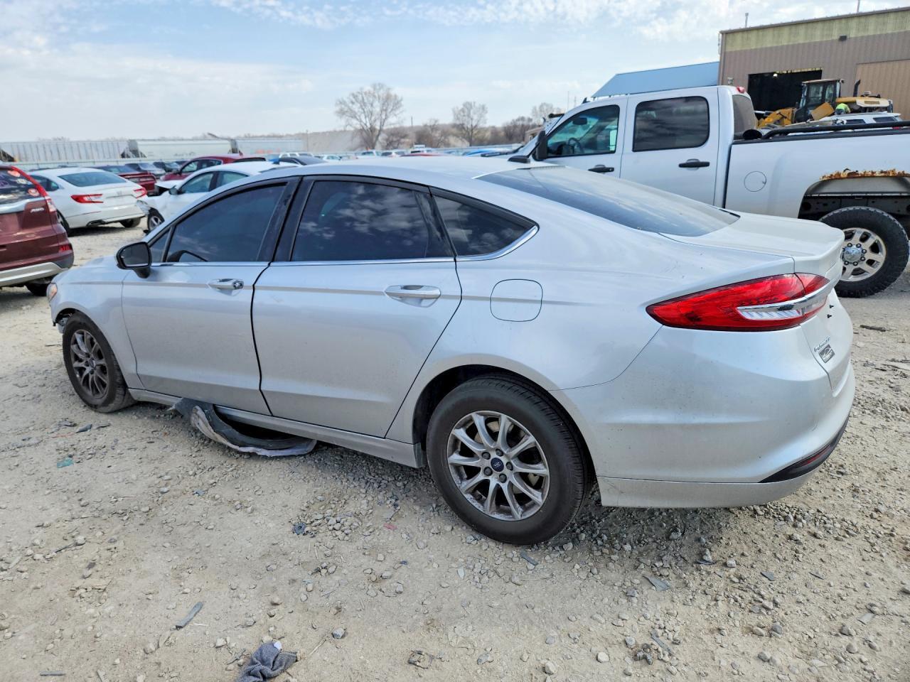 2018 Ford Fusion S - Фото 2