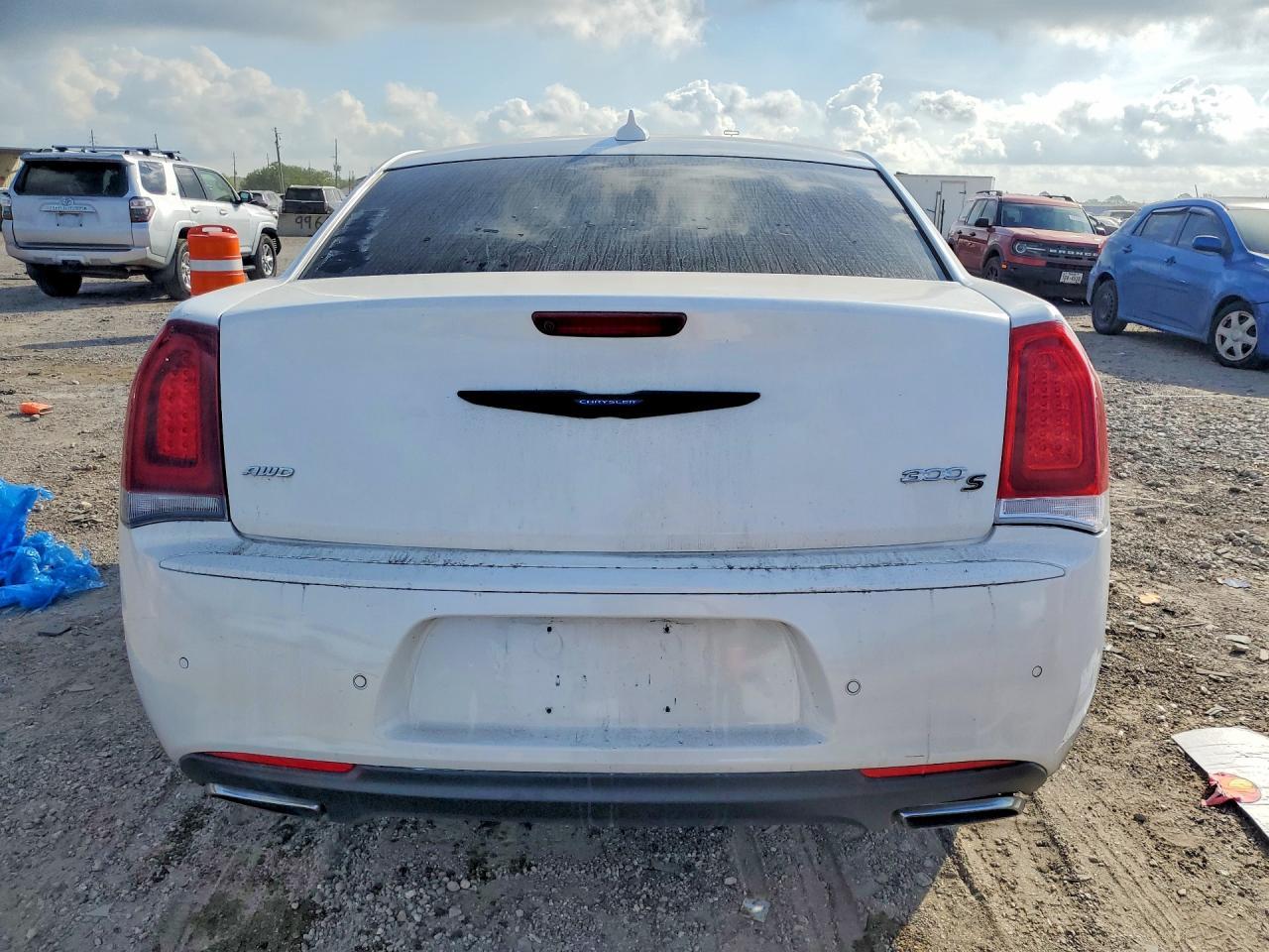2015 Chrysler 300 - Image 6