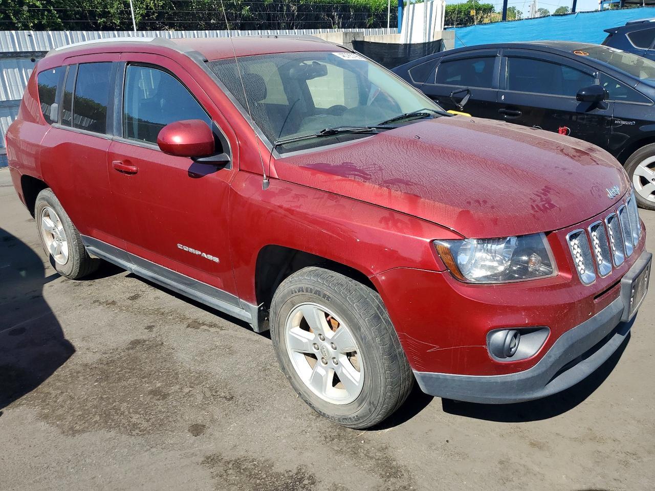 2017 Jeep Compass Latitude - Image 4