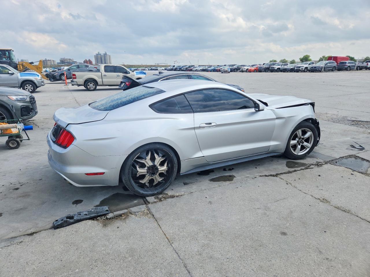 2015 Ford Mustang - Фото 3