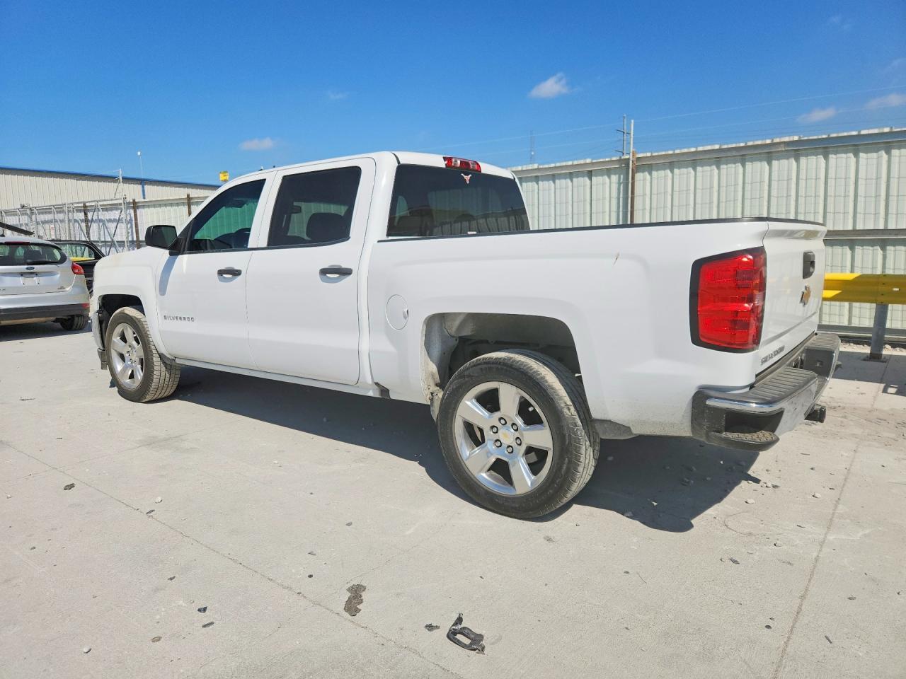 2016 Chev Silverado - Image 2