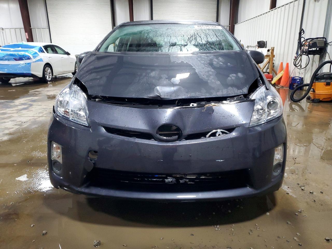 2011 Toyota Prius Three - Image 5