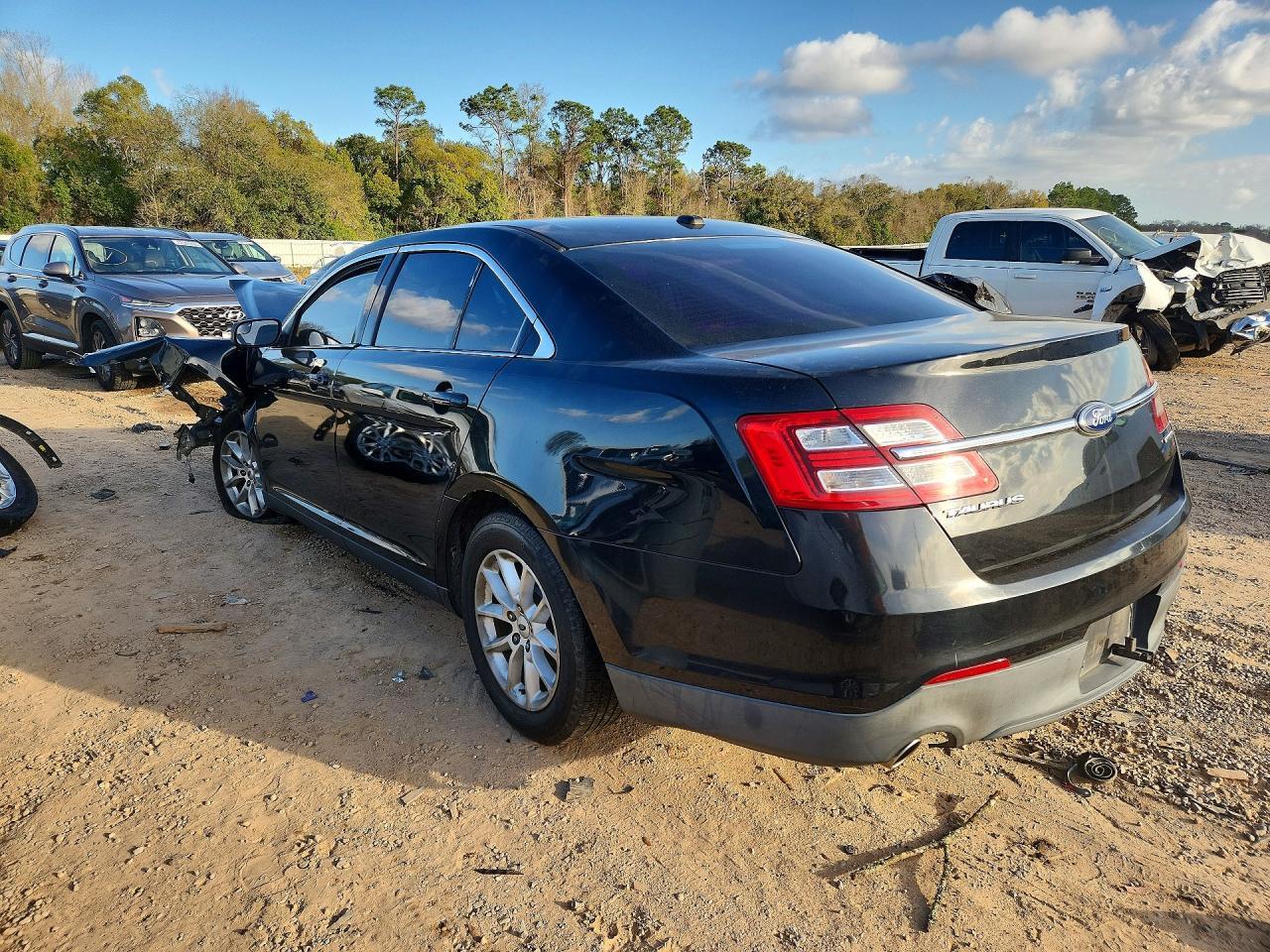 2013 Ford Taurus Se - Фото 2