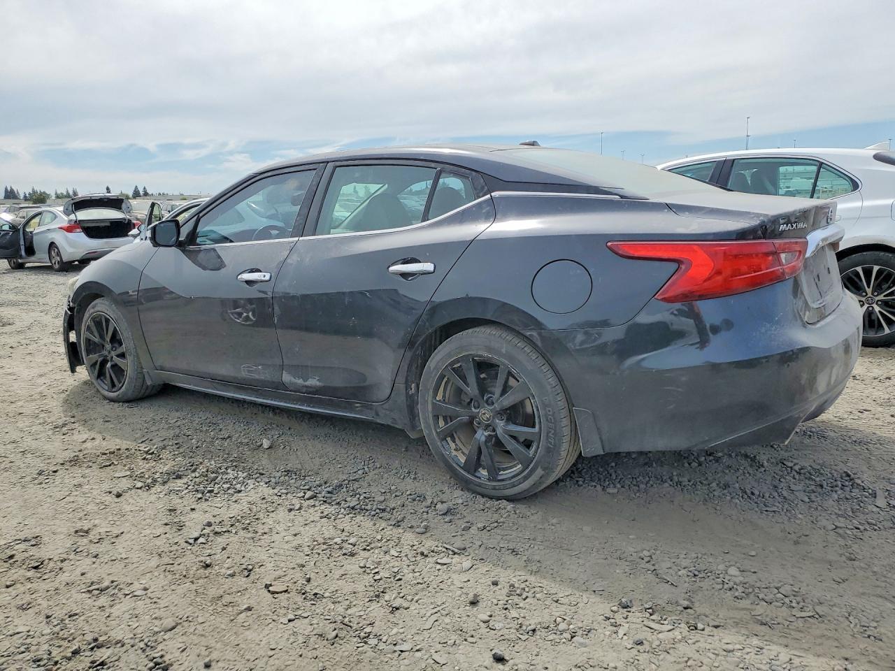 2017 Nissan Maxima Platinum - Image 2