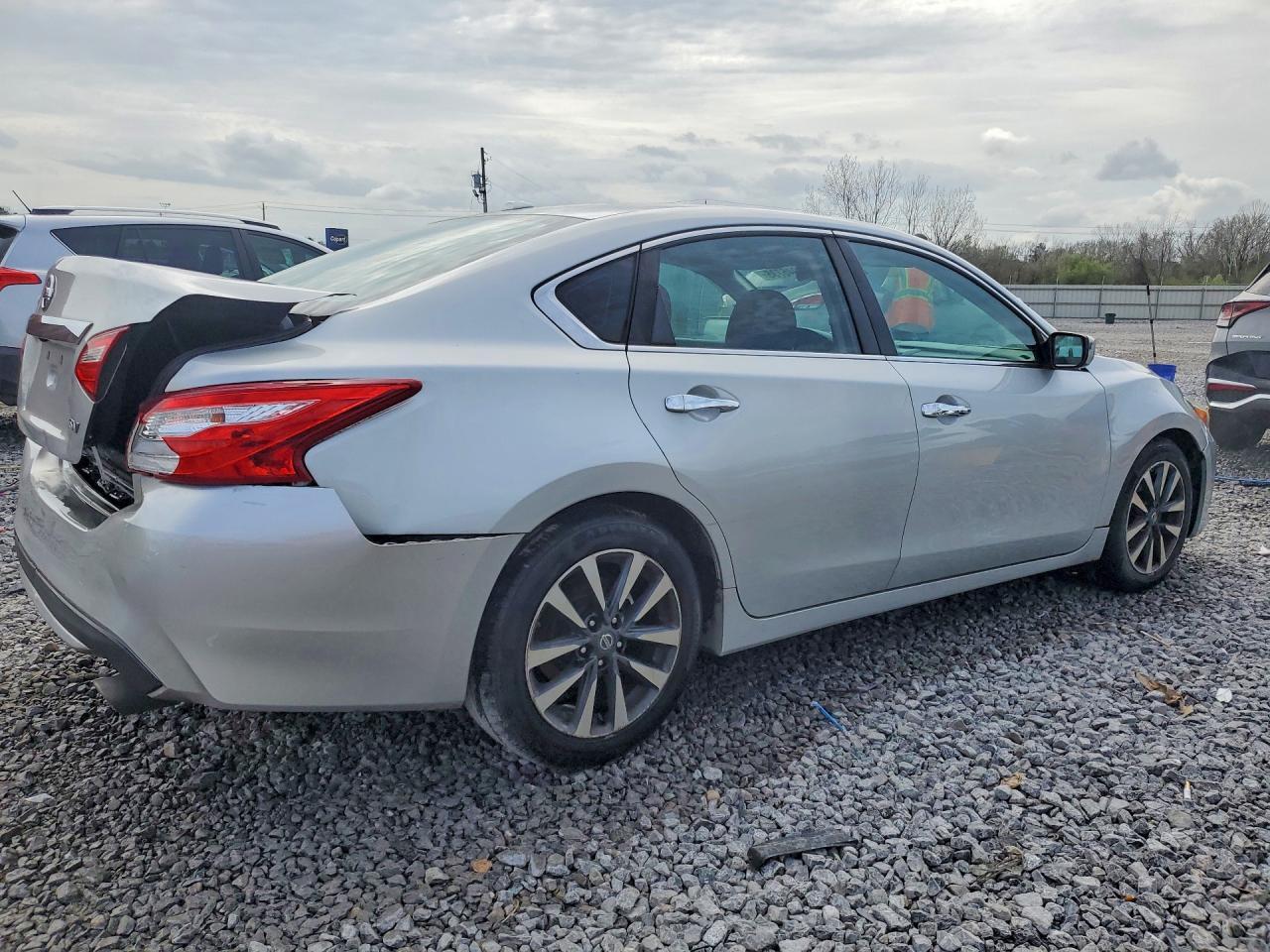 2017 Nissan Altima 2.5 Sv - Image 3