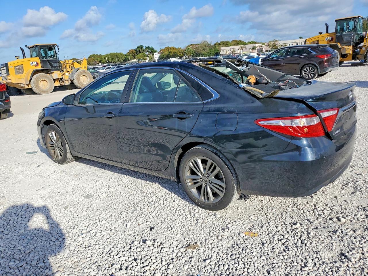 2016 Toyota Camry Se - Фото 2