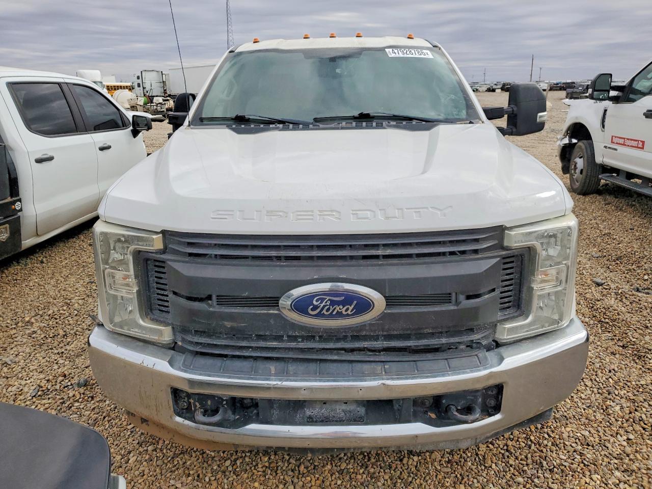 2019 Ford F350 Super Duty Utility / Service Truck - Image 5