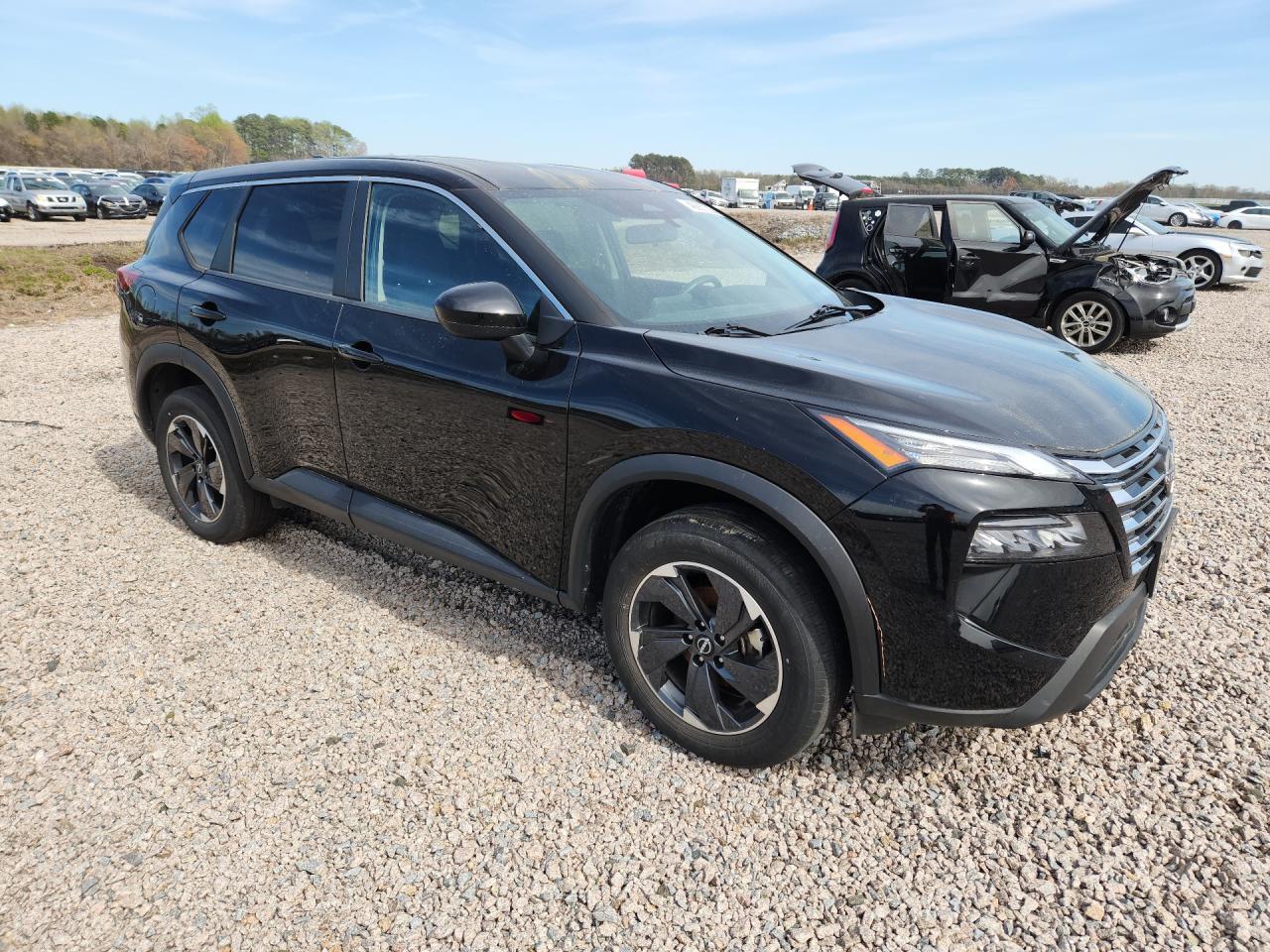2024 Nissan Rogue S Sv - Image 4