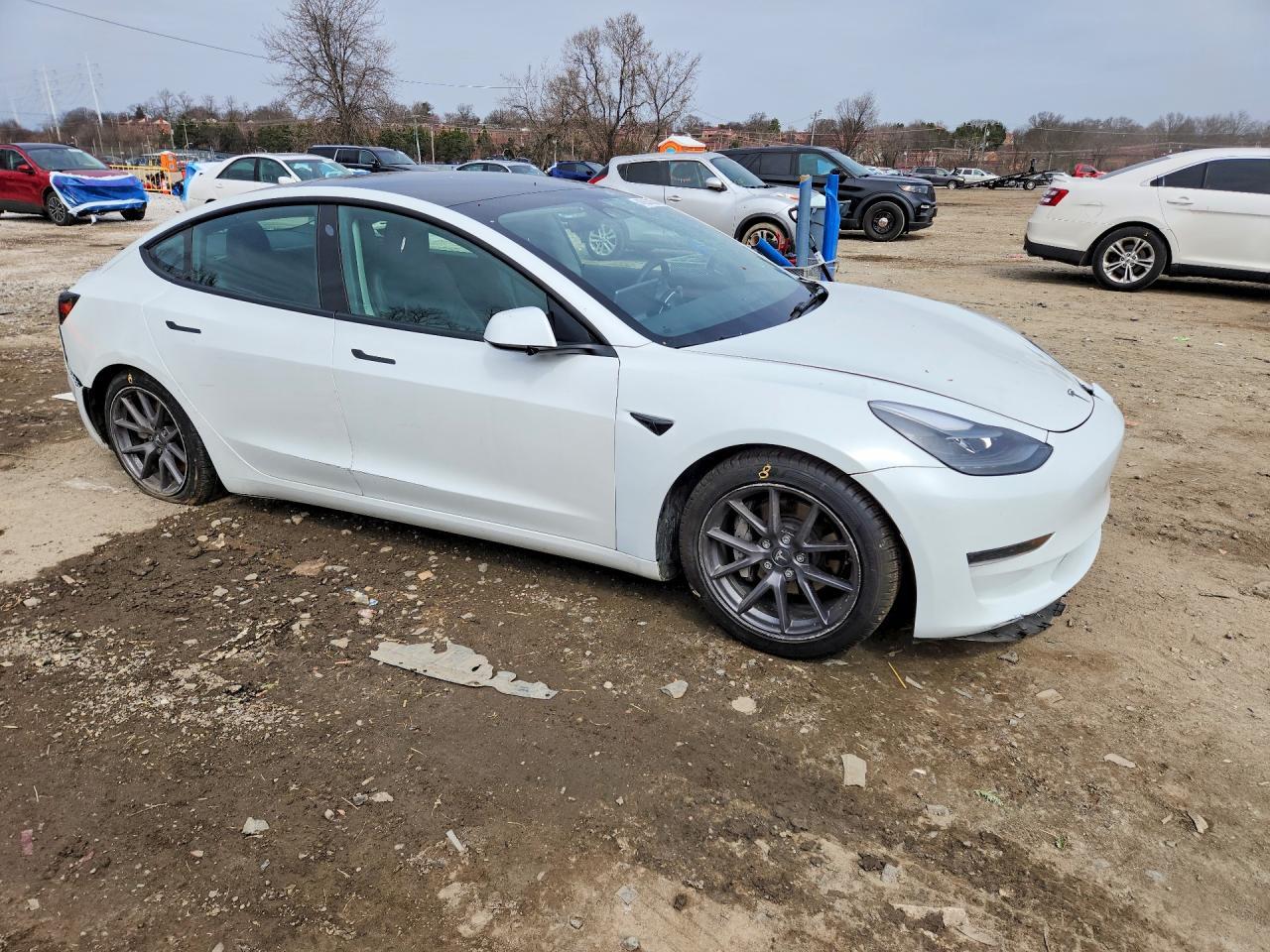 2023 Tesla Model 3 - Фото 4