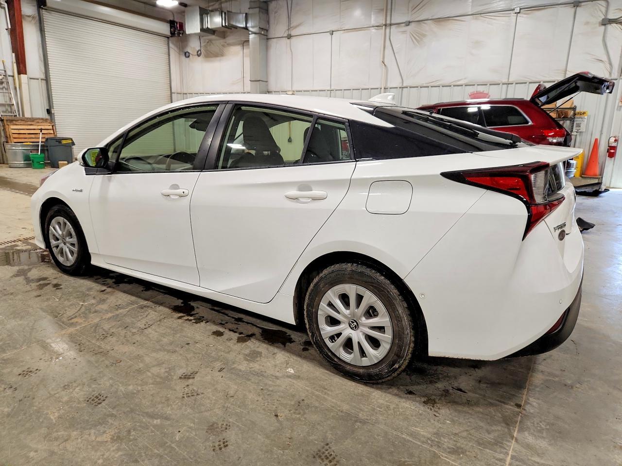 2022 Toyota Prius Le - Фото 2