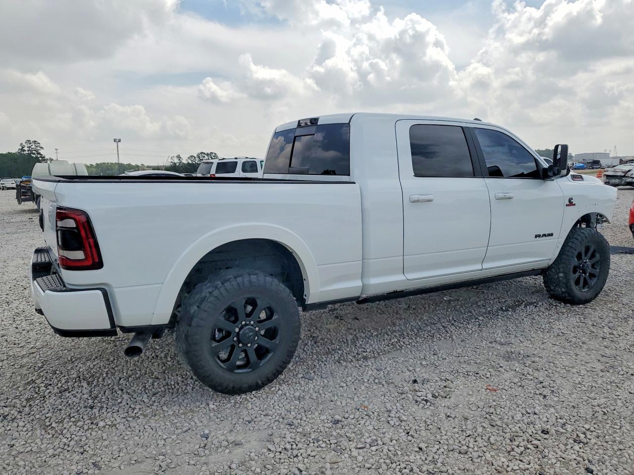 2022 Ram 2500 Laramie - Фото 3