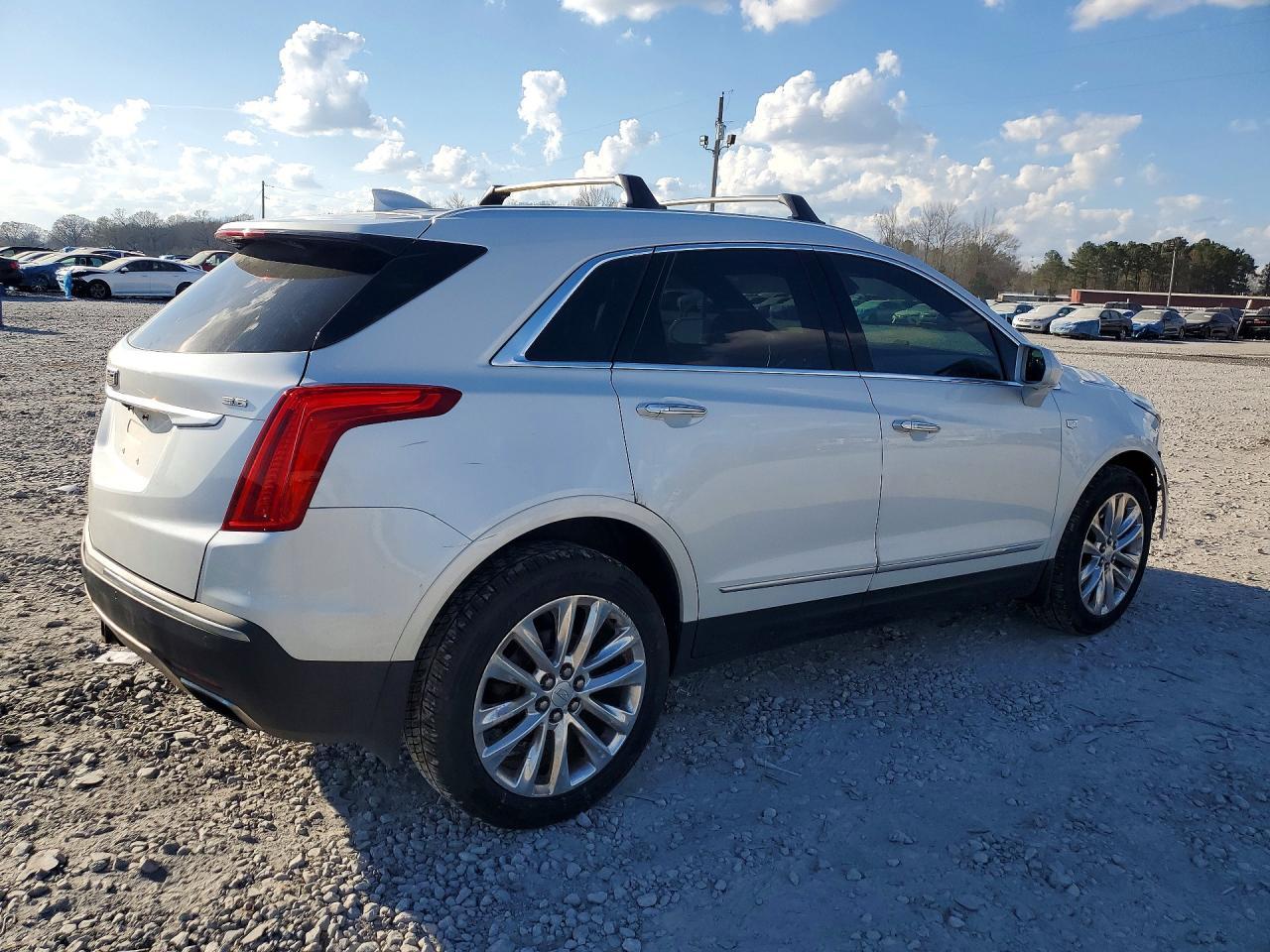 2017 Cadillac Xt5 Platinum - Image 3