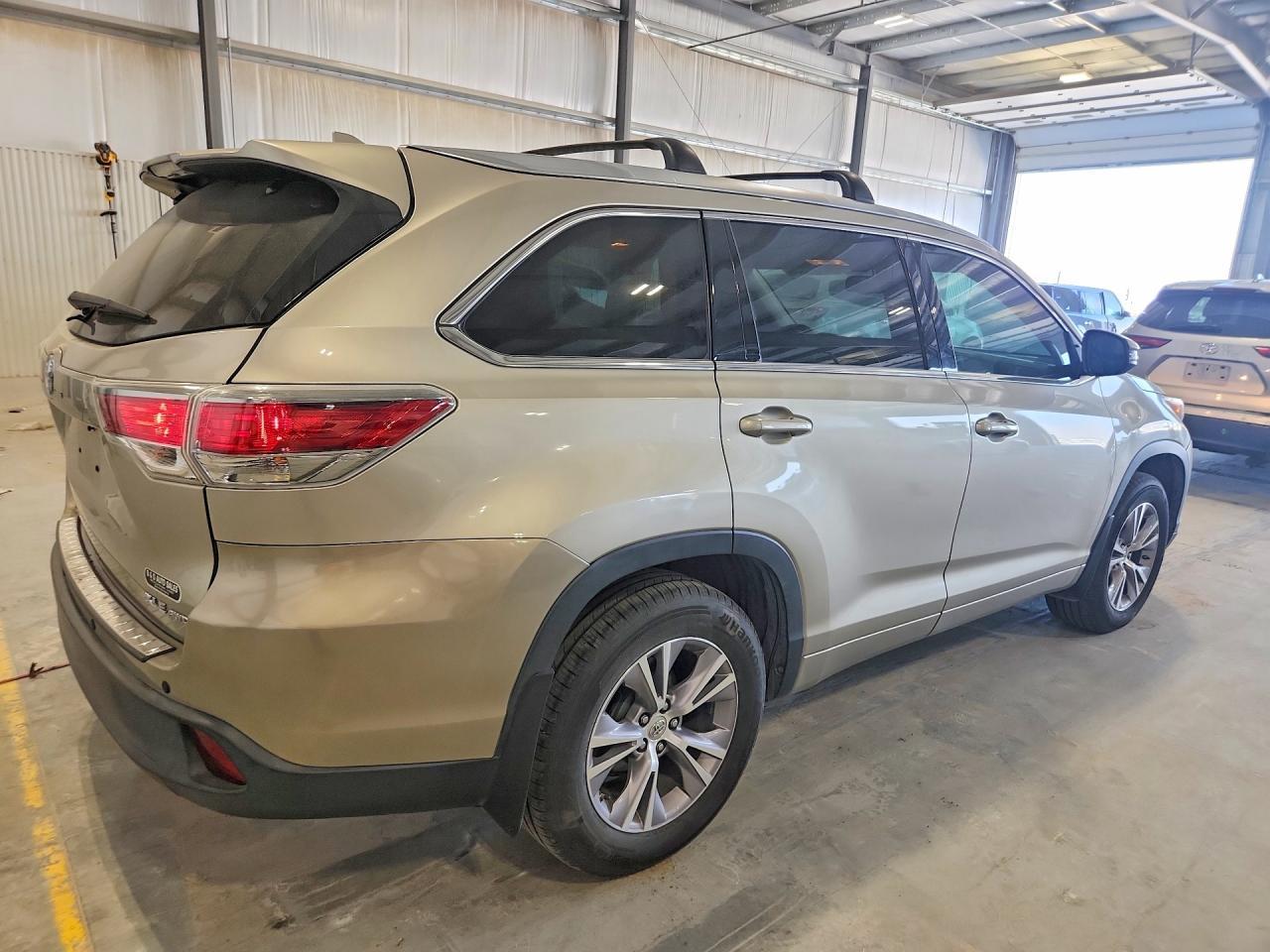 2015 Toyota Highlander Xle - Фото 3