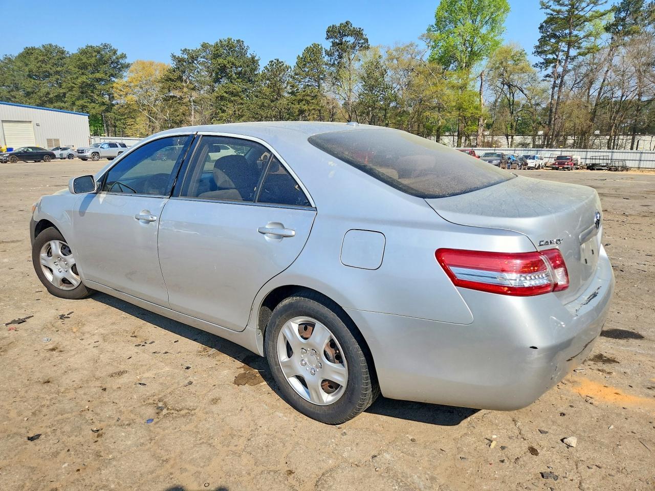 2010 Toyota Camry Le - Image 2
