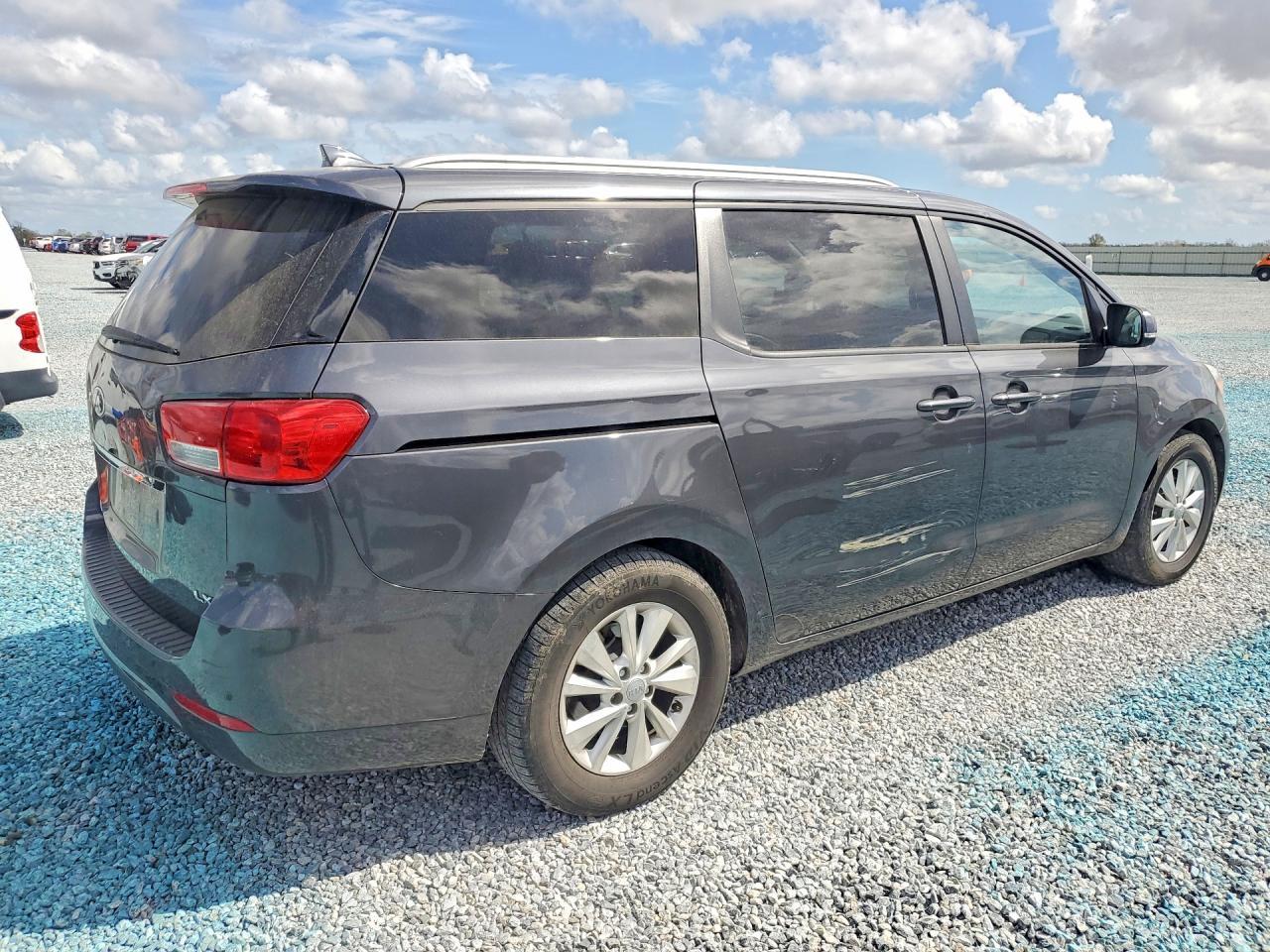 2016 Kia Sedona Lx - Фото 3