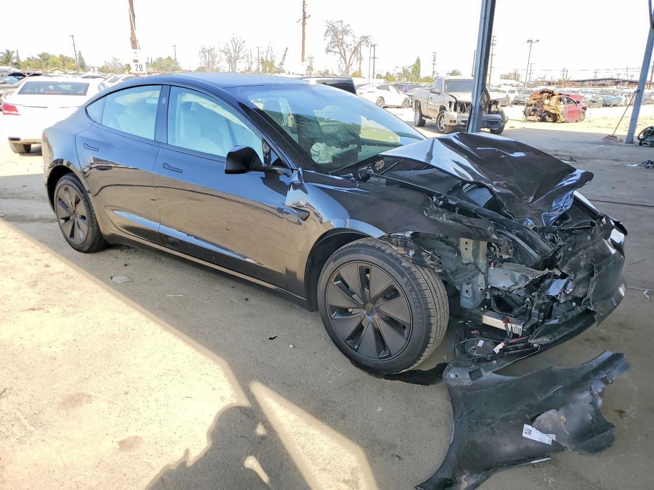 2026 Tesla Model 3 - Фото 4