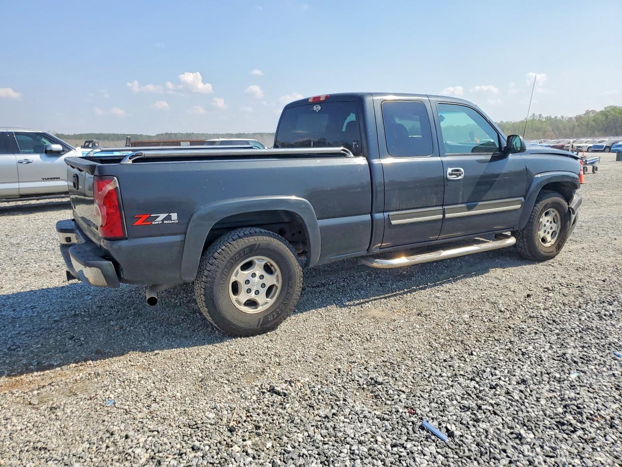 2004 Chevrolet Silverado K1500 - Фото 3