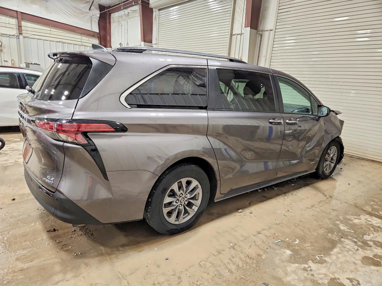 2021 Toyota Sienna Xle 7-Passenger - Фото 3