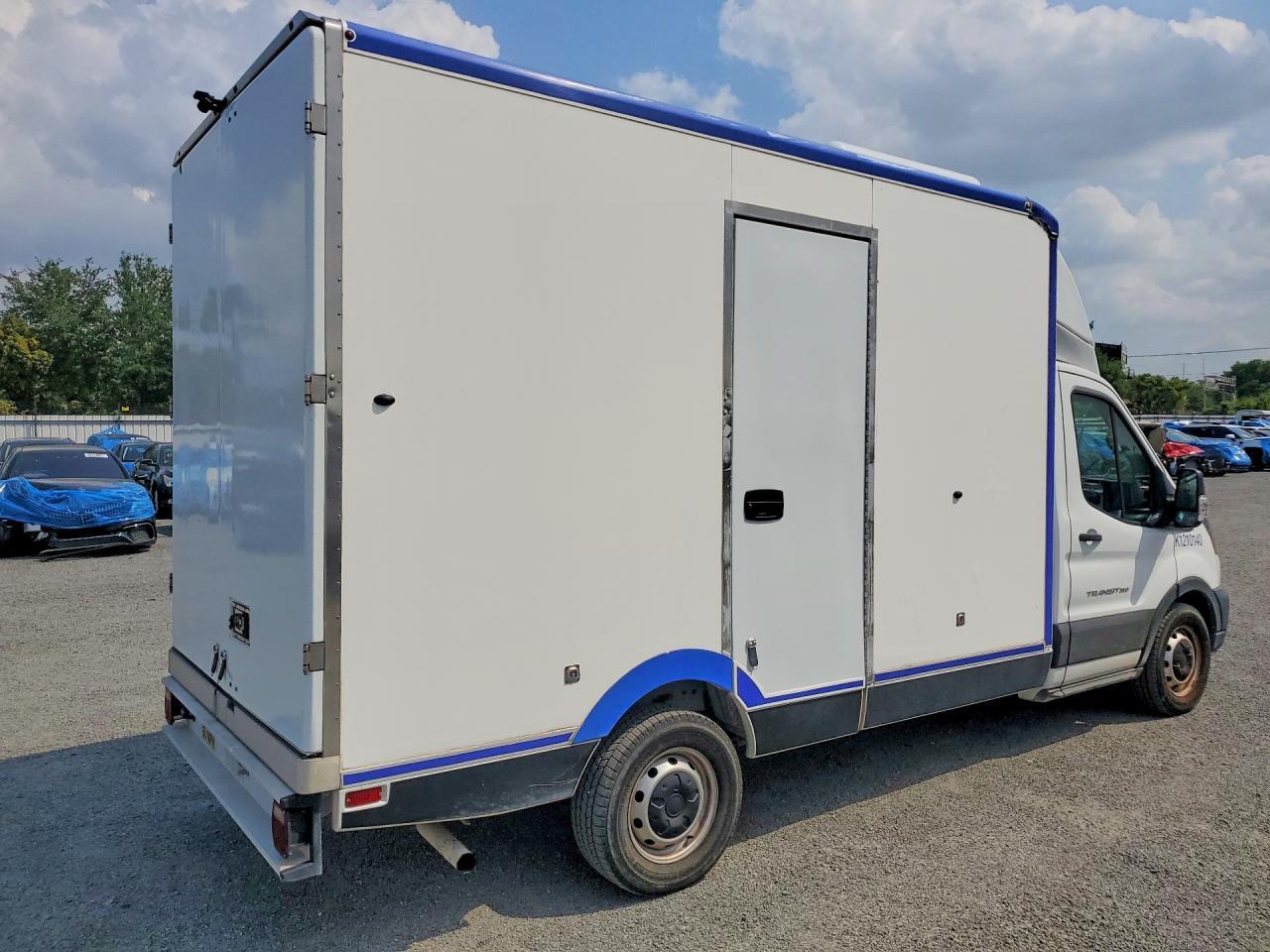 2021 Ford Transit Delivery Truck - Фото 3