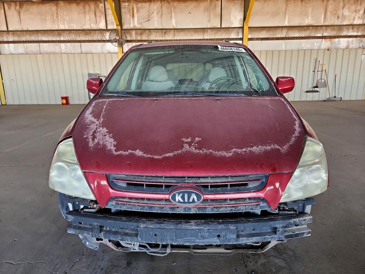 2010 Kia Sedona Base - Фото 5