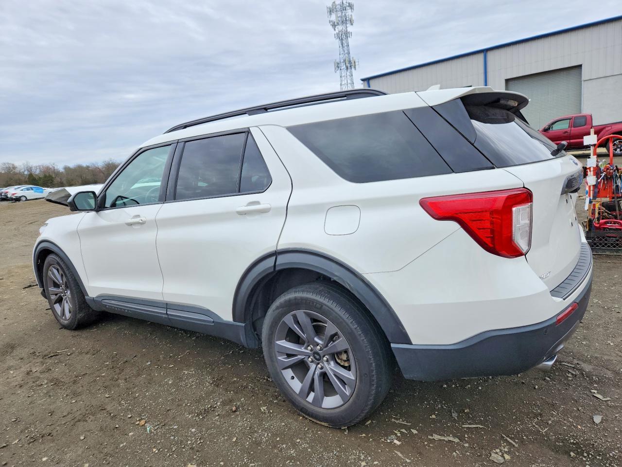 2022 Ford Explorer Xlt - Фото 2