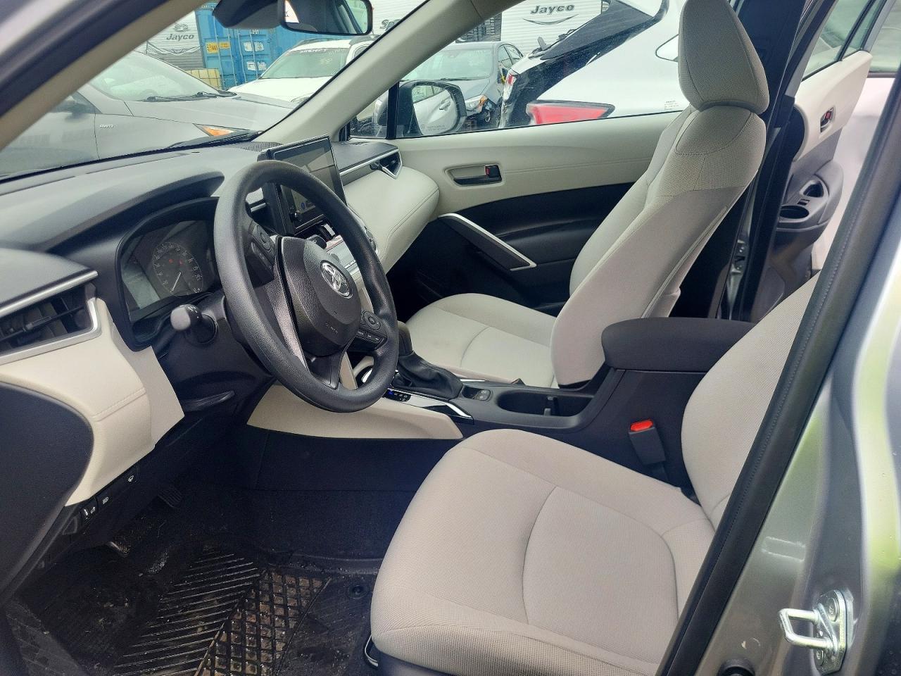 2025 Toyota Corolla Cross L - Фото 7