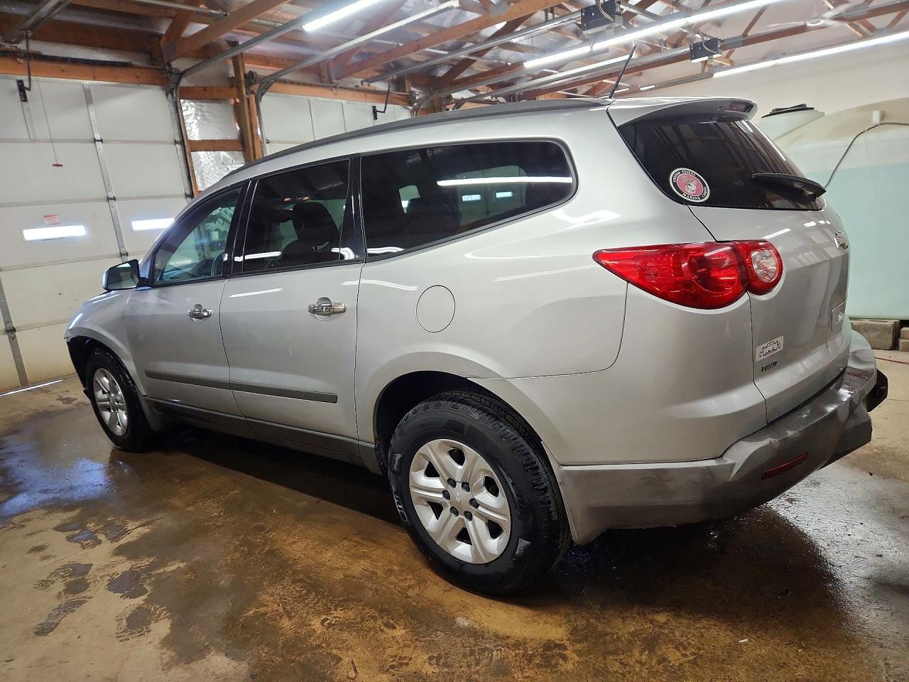 2012 Chevrolet Traverse Ls - Фото 2