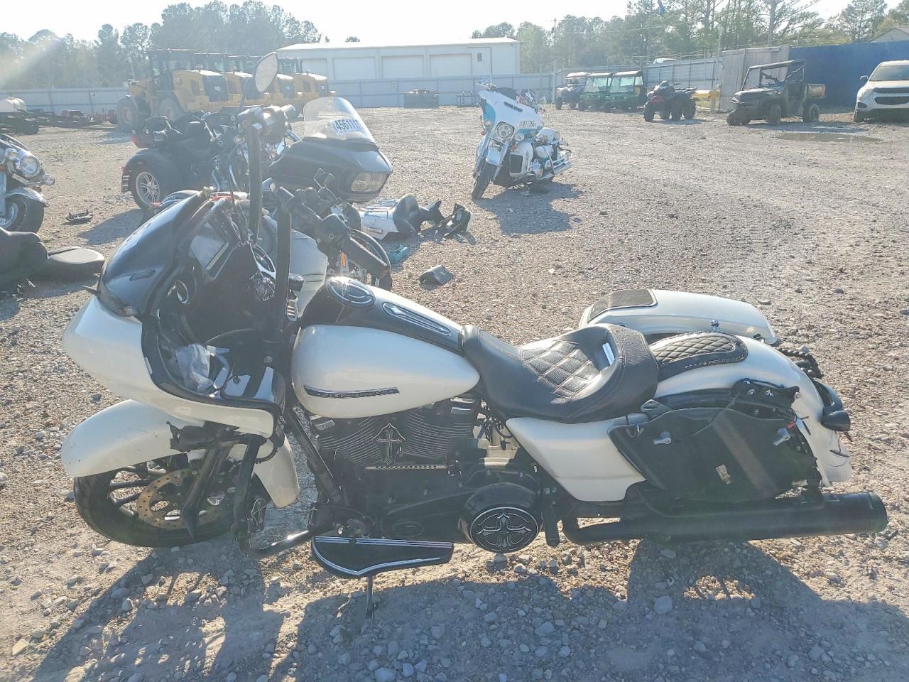 2018 Harley-Davidson Fltrxs Road Glide Special - Image 3