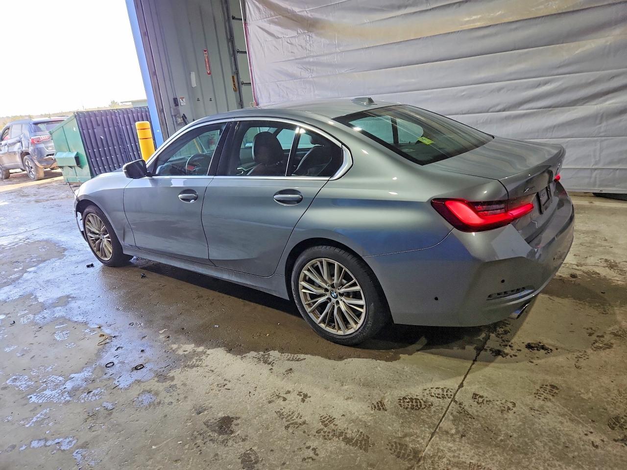 2024 BMW 330 - Фото 2