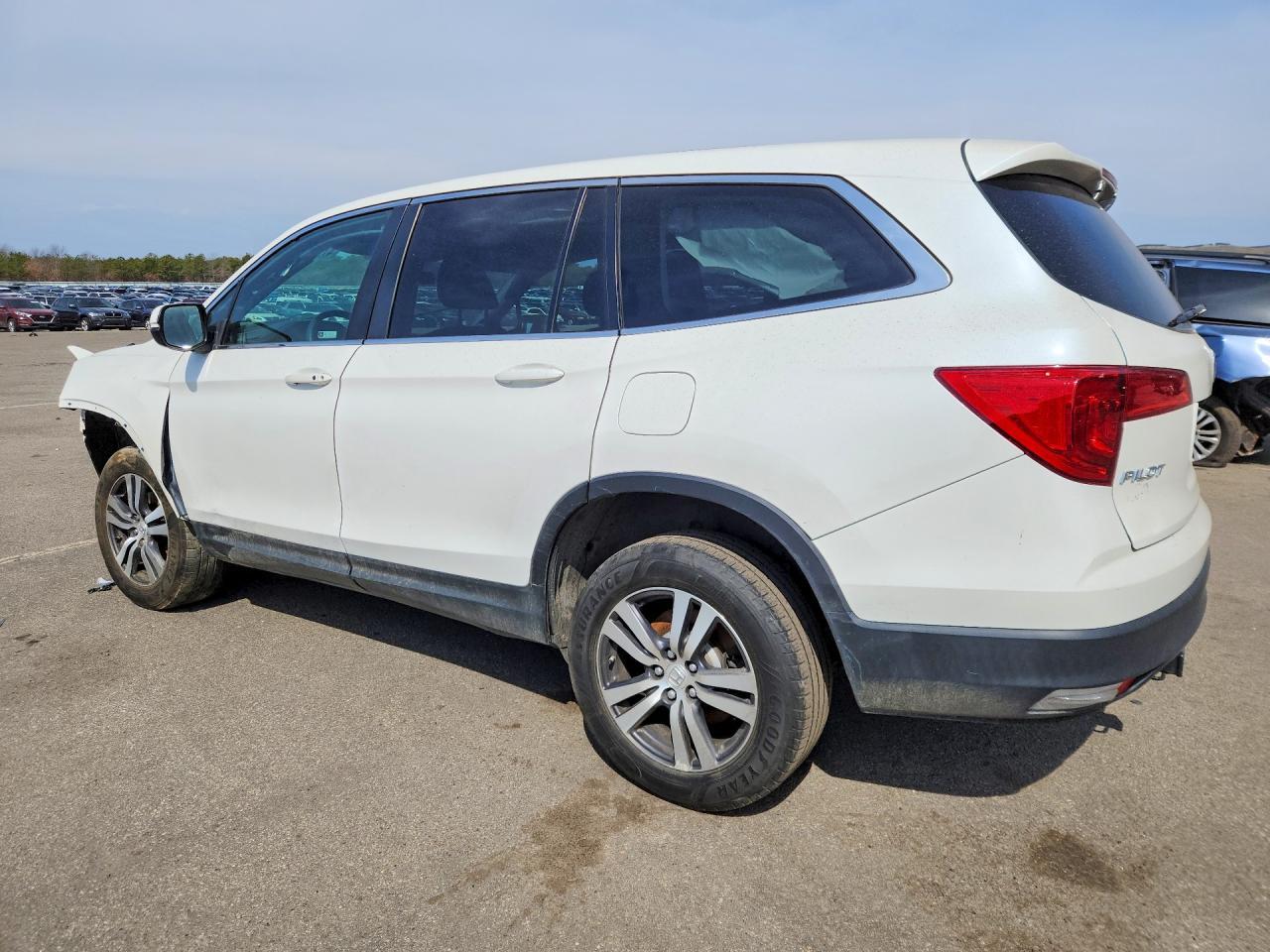 2018 Honda Pilot Ex - Image 2