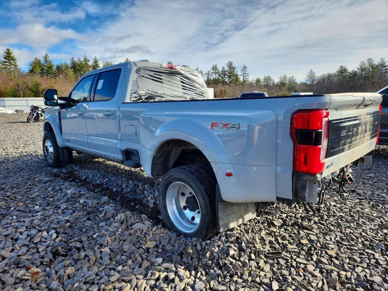 2025 Ford F450 Super Duty - Фото 2