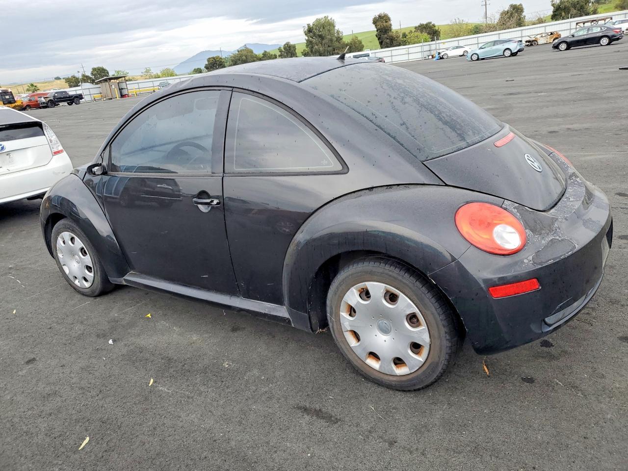 2010 Volkswagen New Beetle - Фото 2