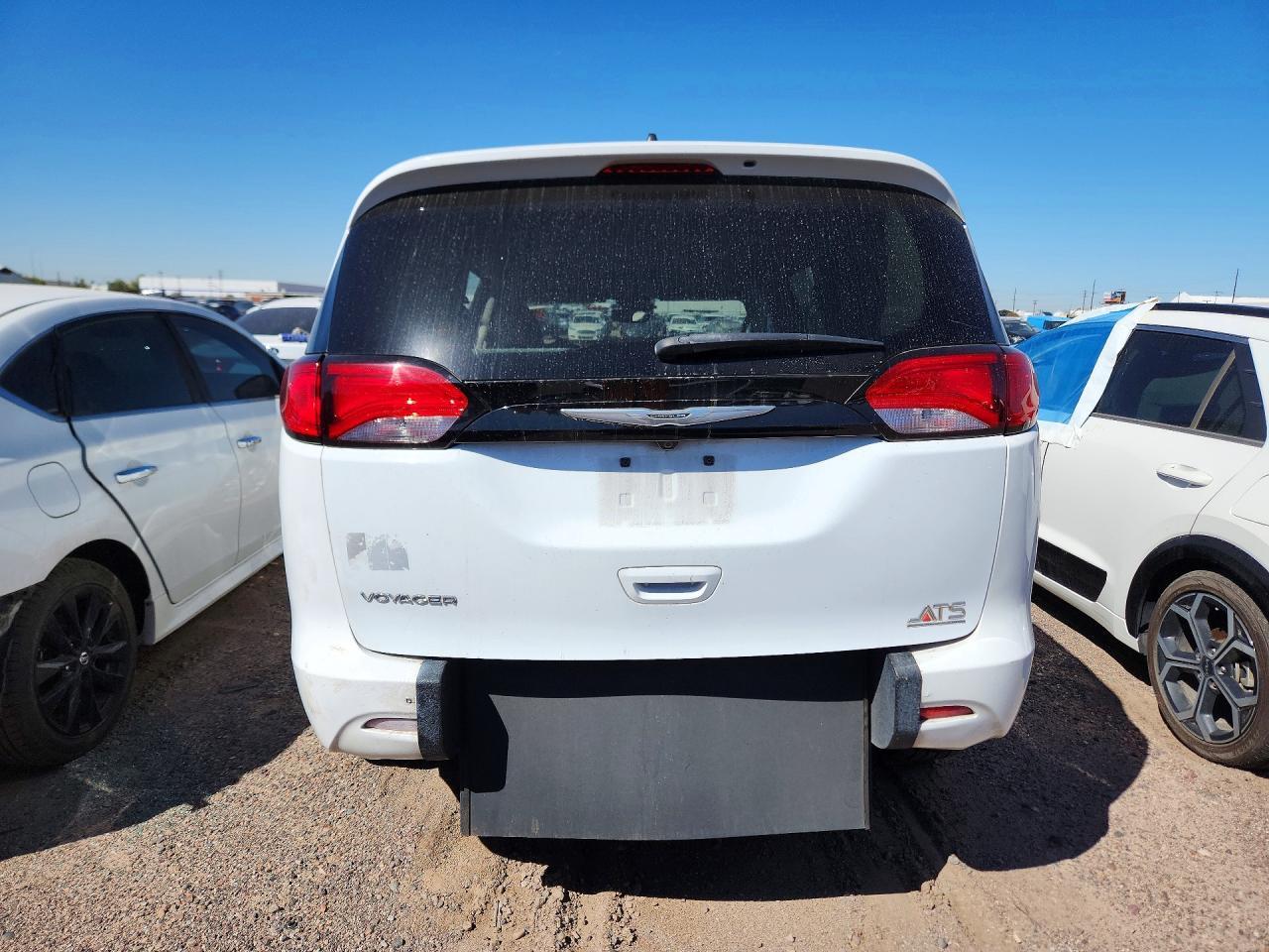 2023 Chrysler Voyager Lx - Image 6
