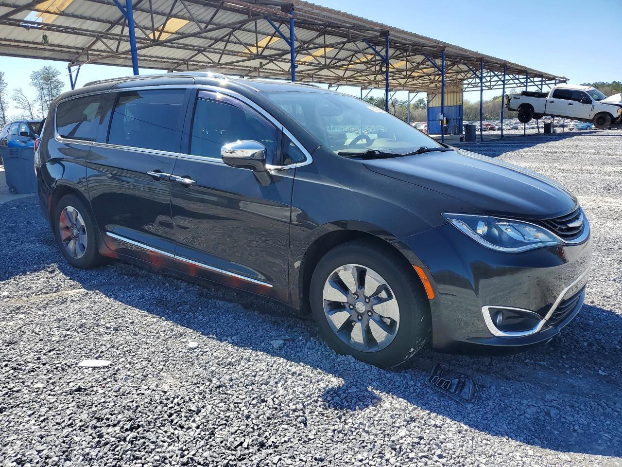 2019 Chrysler Pacifica Hybrid Limited - Image 4