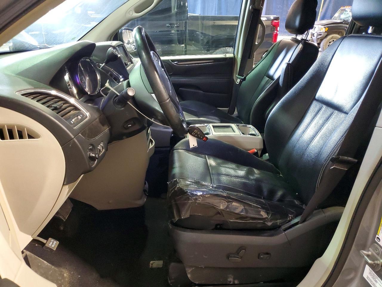 2013 Chrysler Town & Country Touring L - Фото 7