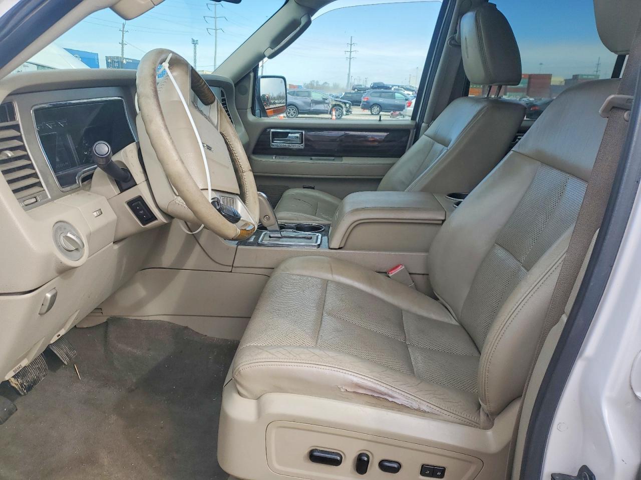2010 Lincoln Navigator L - Image 7