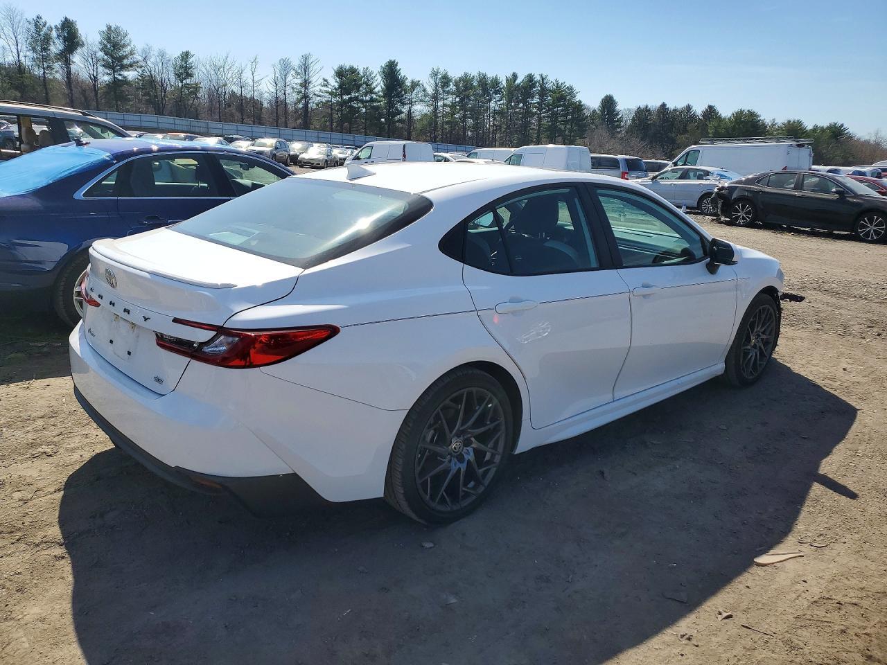 2025 Toyota Camry Se - Фото 3