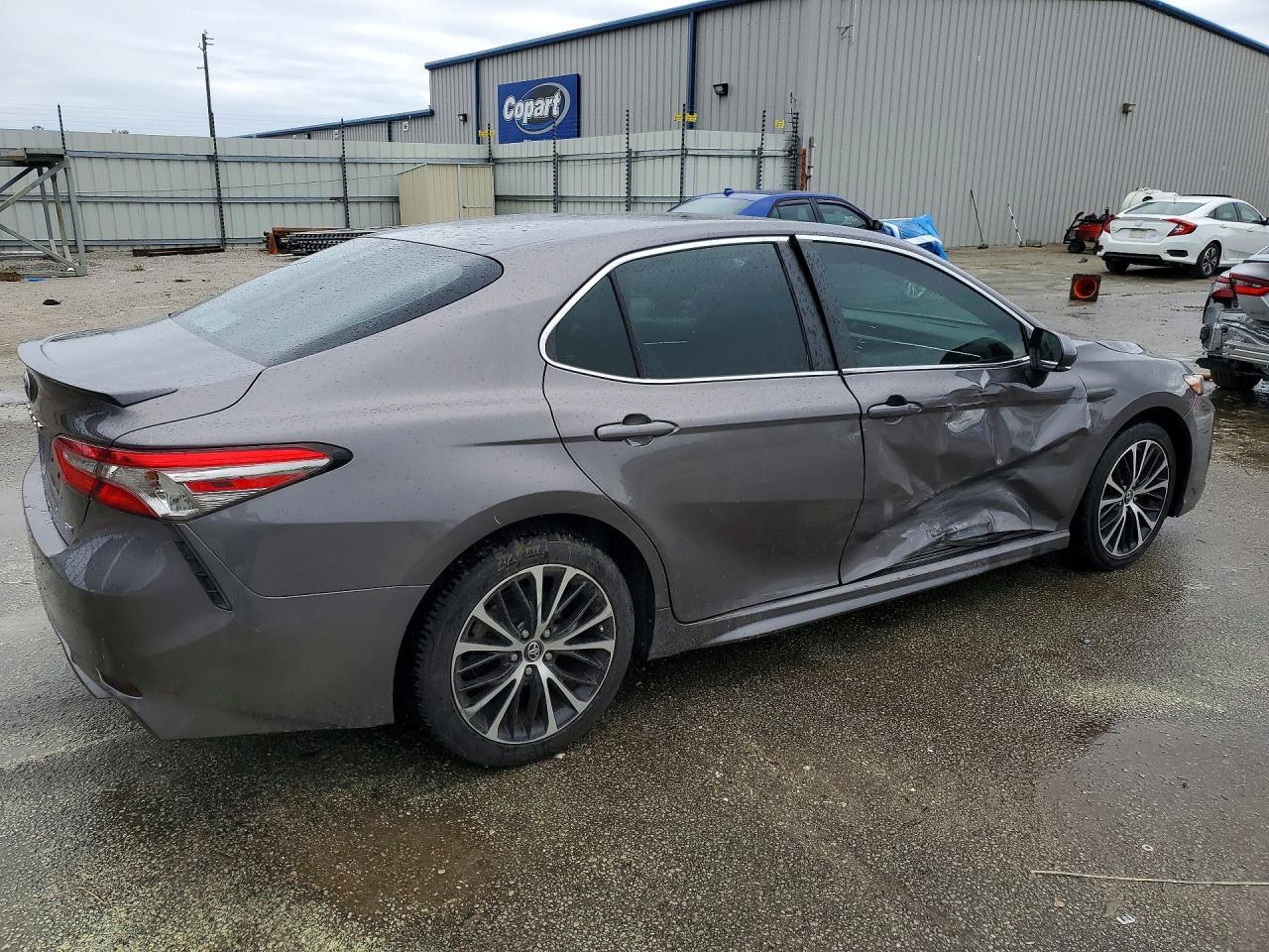 2018 Toyota Camry Se - Фото 3