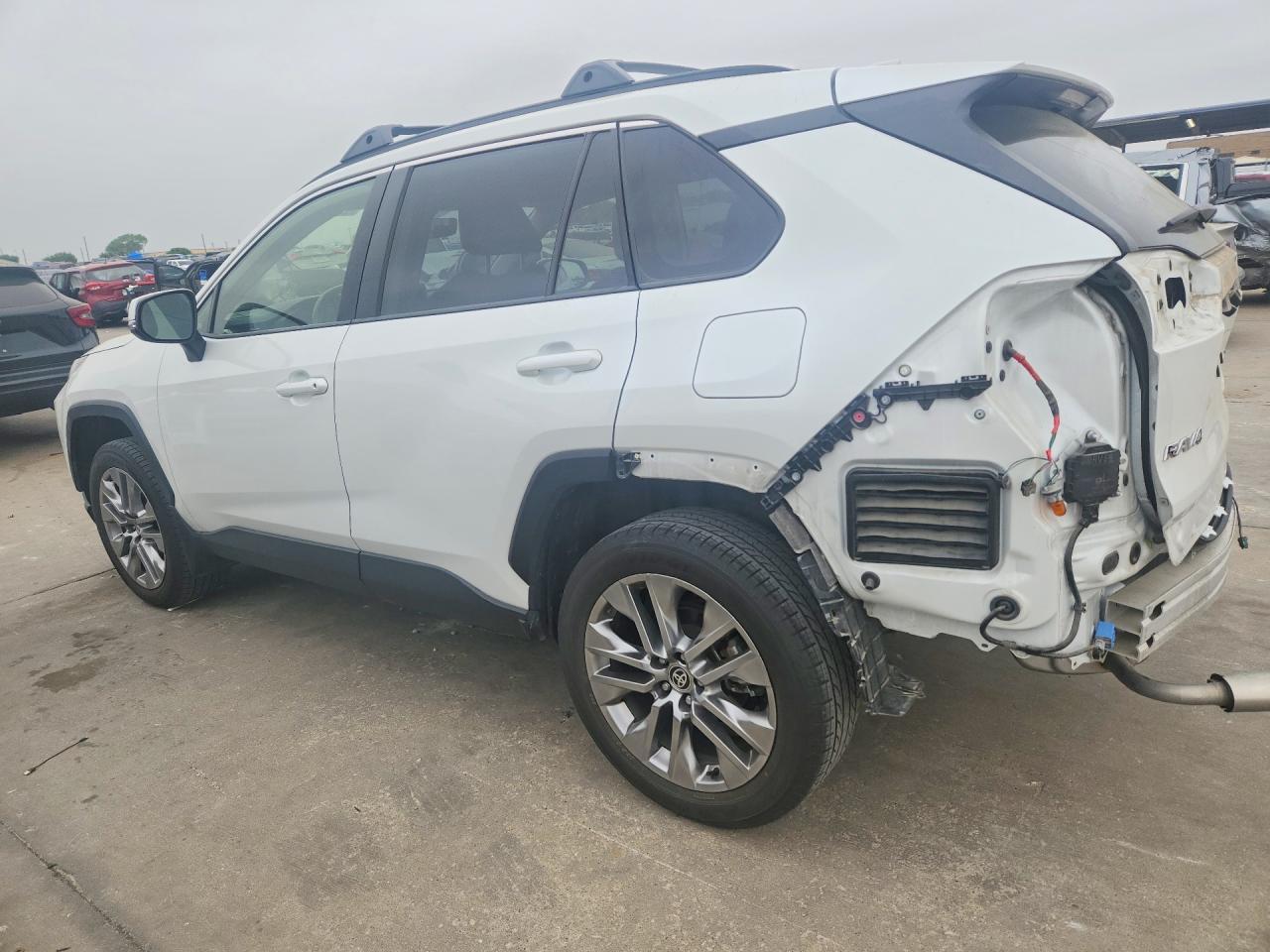2023 Toyota Rav4 Xle Premium - Image 2