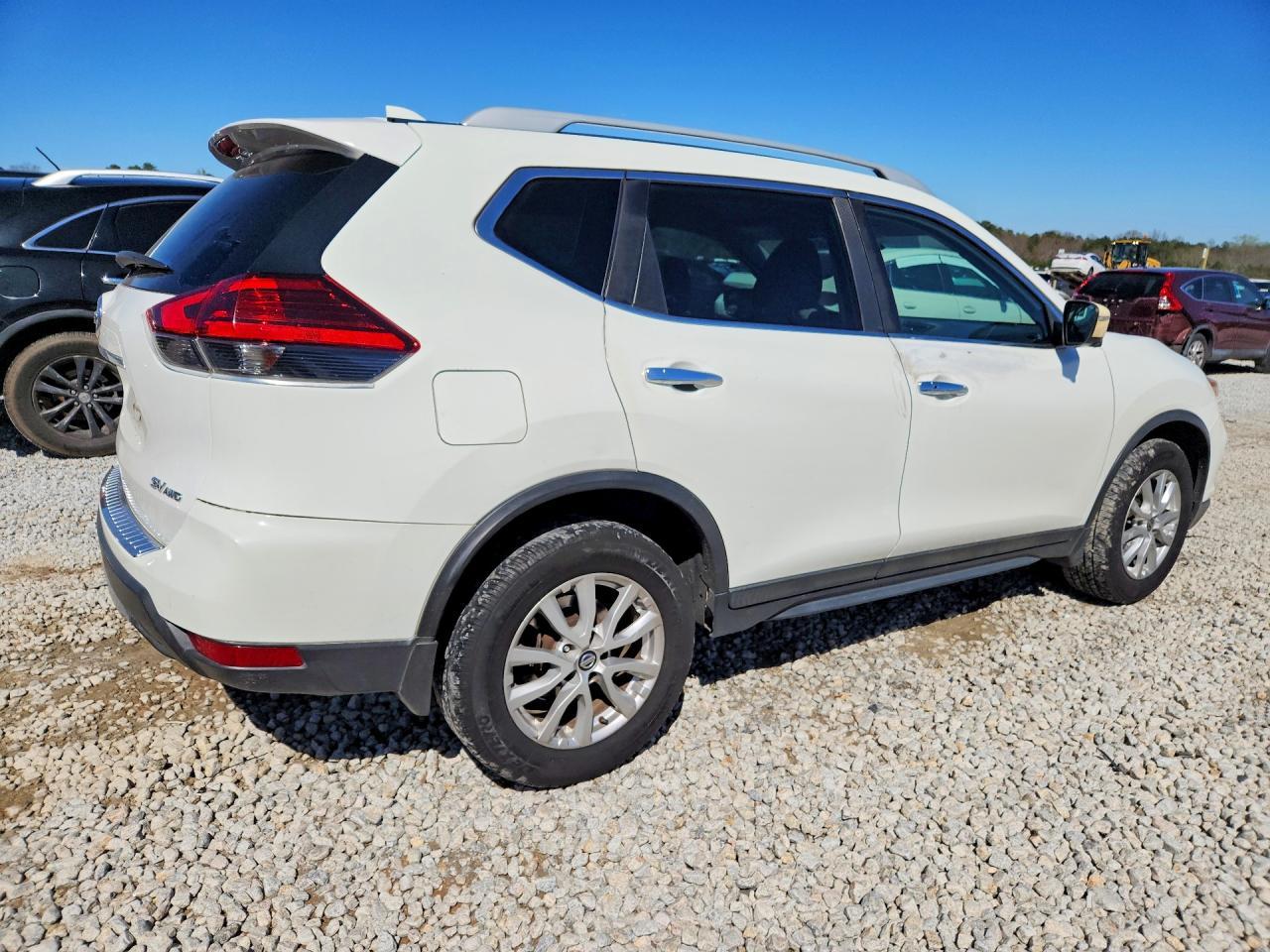 2017 Nissan Rogue - Image 3