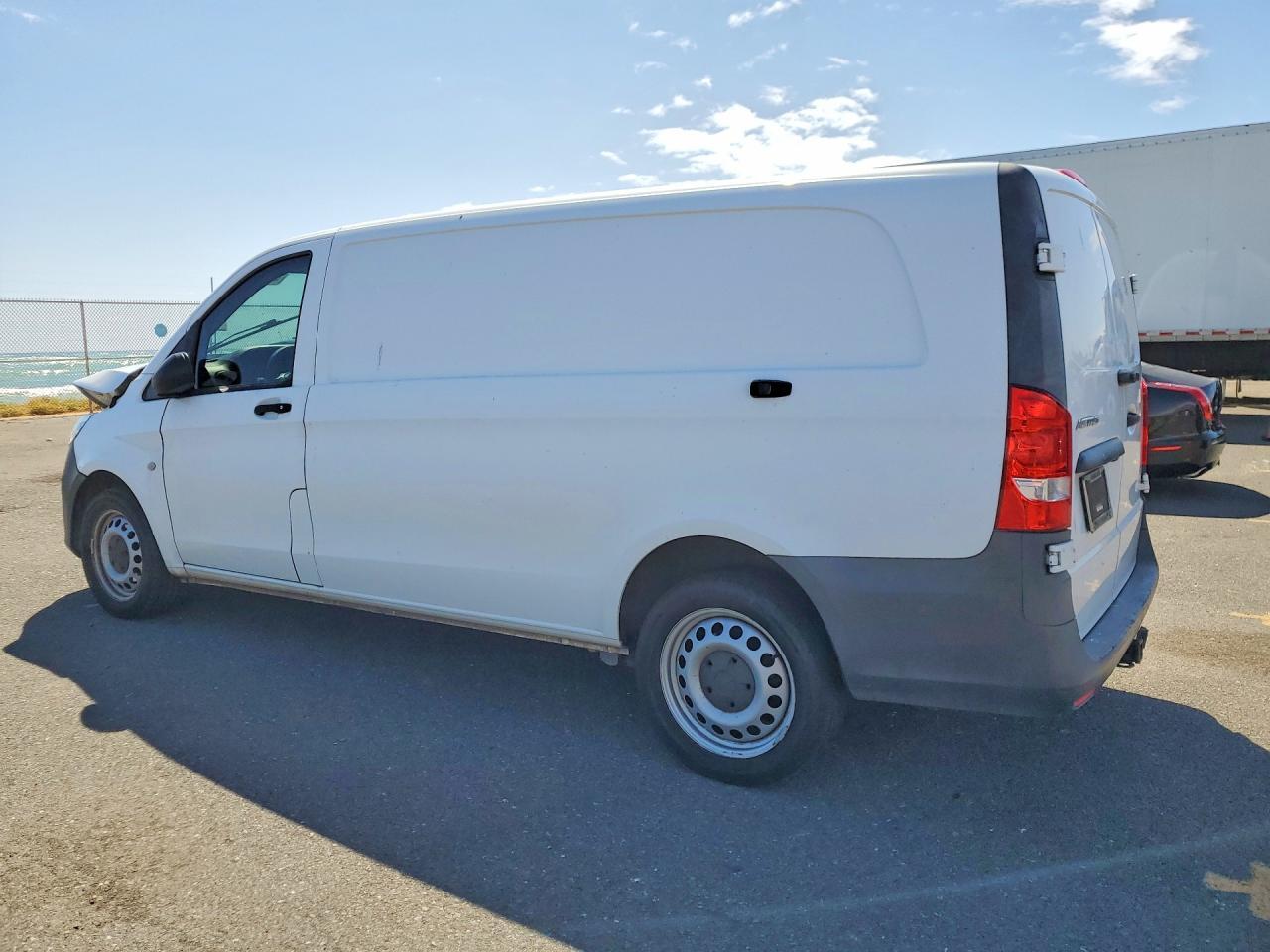 2020 Mercedes Benz Metris Delivery Van - Фото 2