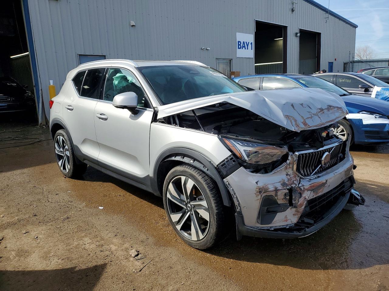 2024 Volvo Xc40 Ultimate - Image 4